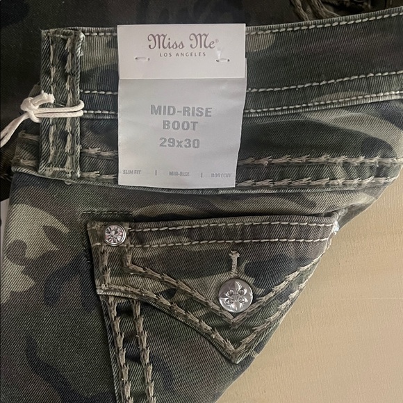 Miss Me Camouflage Jeans with Embellished Pockets - Picture 4 of 4